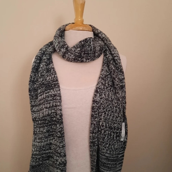 Victoria's Secret Rectangle Knit Multifunctional Scarf Black Grey - Picture 6 of 8